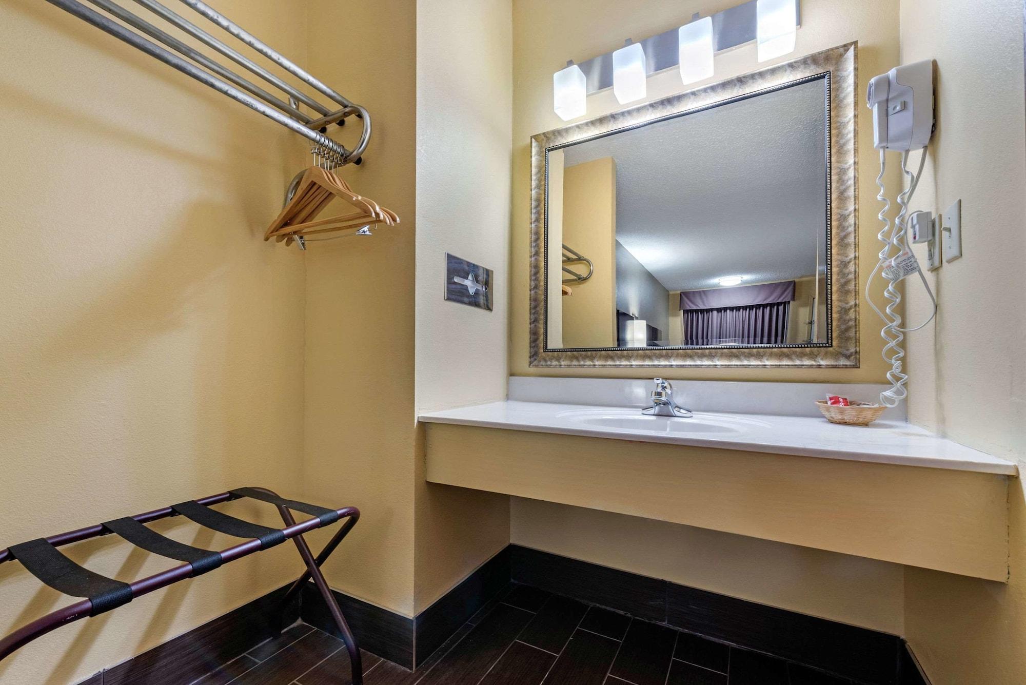 Econo Lodge Lexington Bagian luar foto