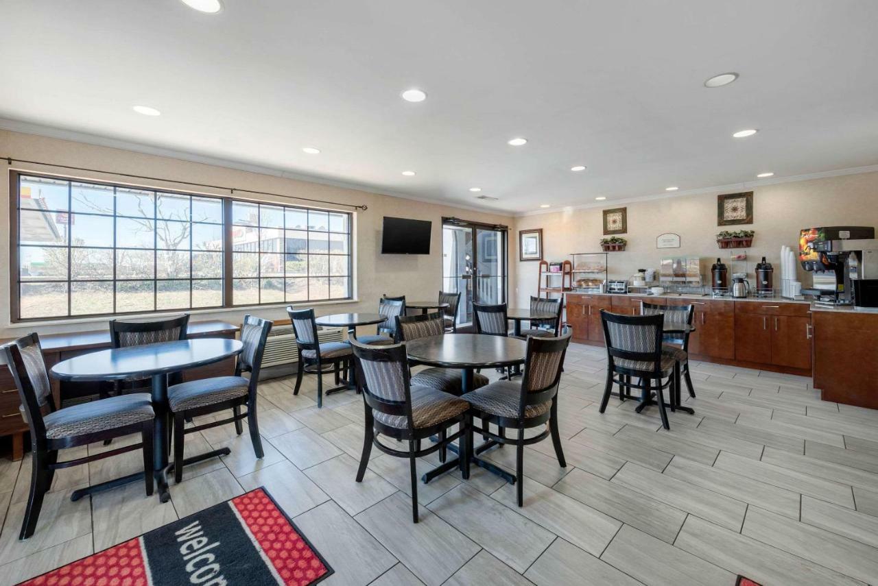 Econo Lodge Lexington Bagian luar foto