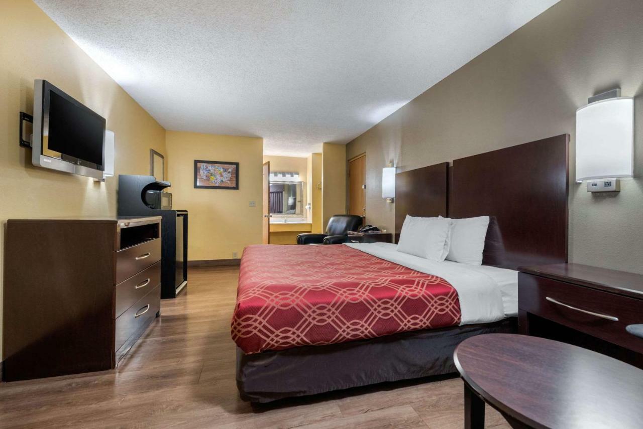 Econo Lodge Lexington Bagian luar foto