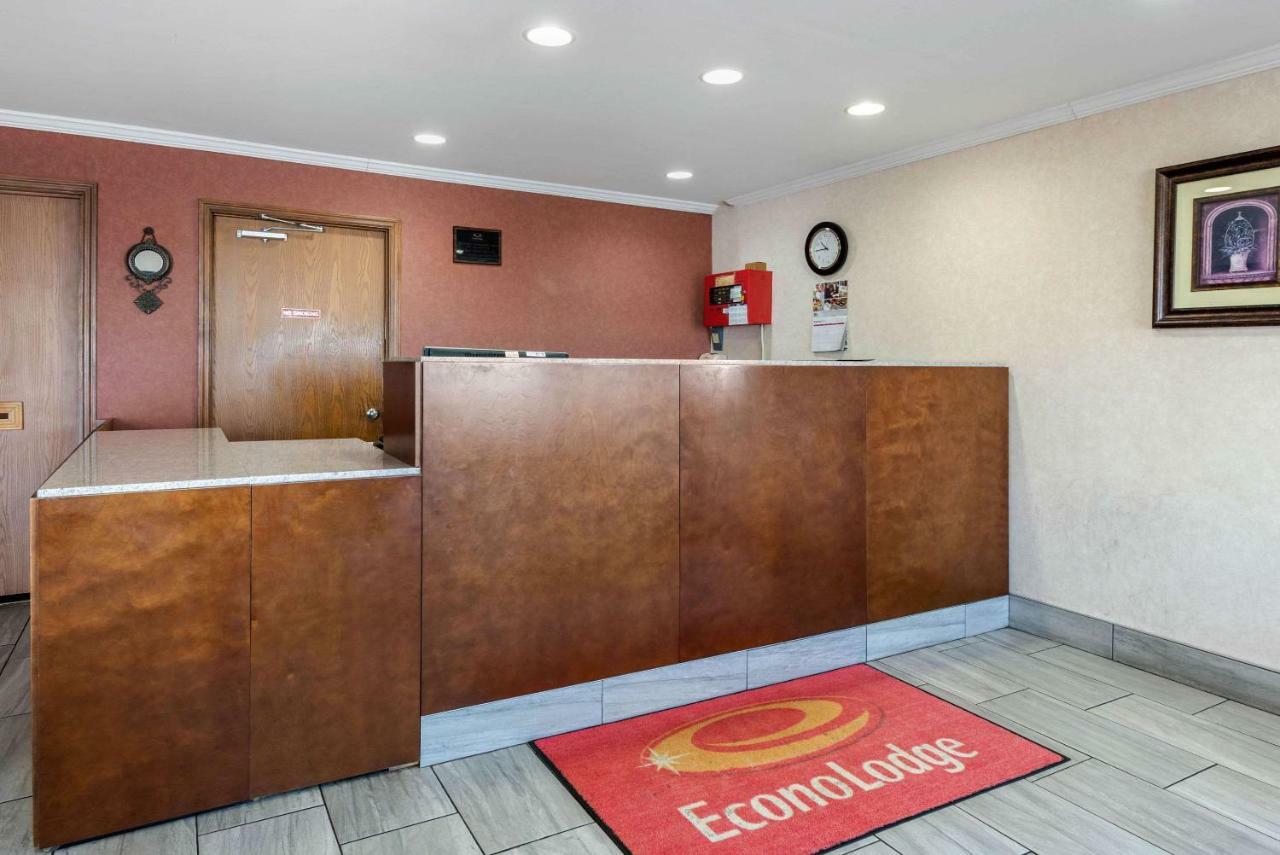 Econo Lodge Lexington Bagian luar foto