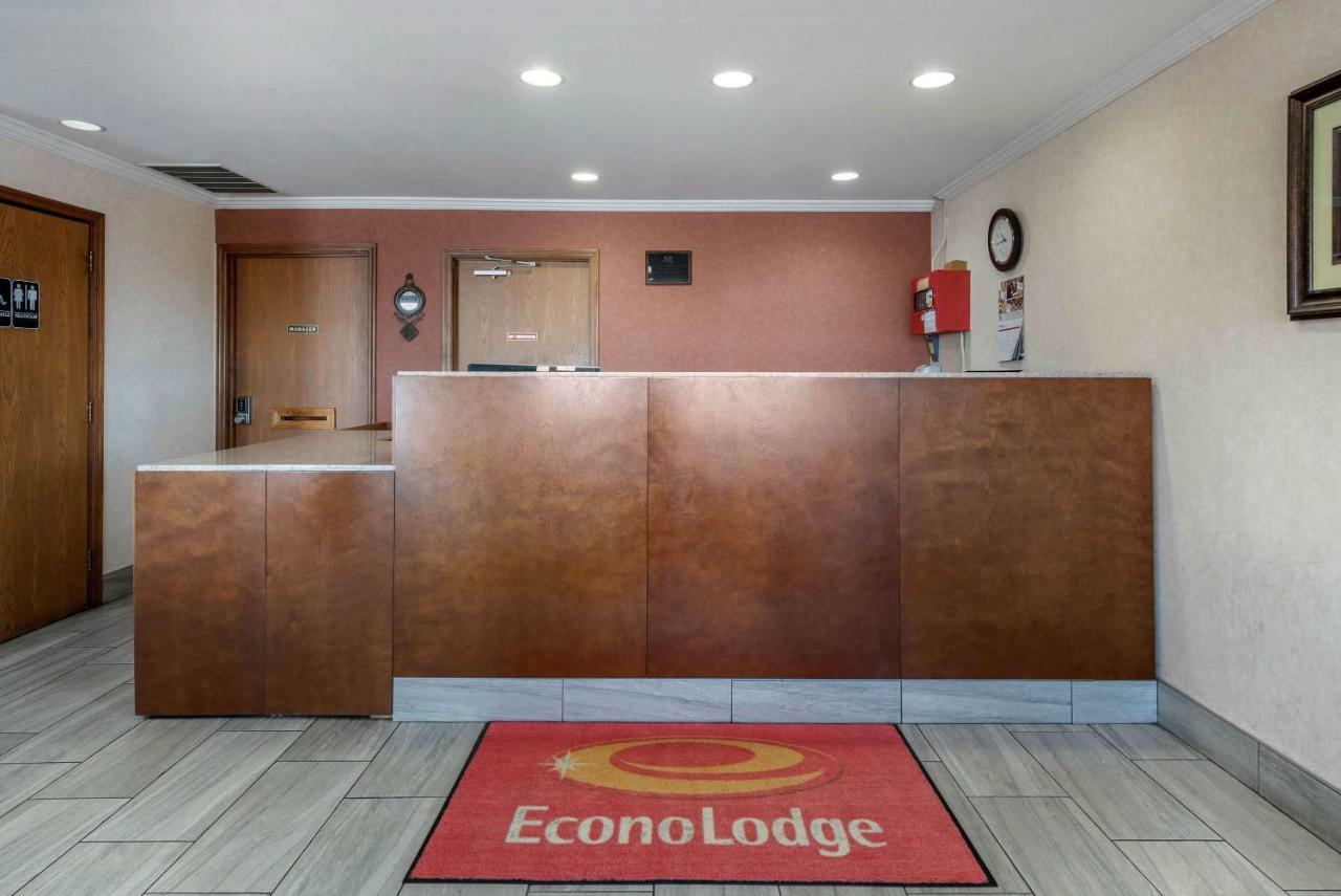 Econo Lodge Lexington Bagian luar foto