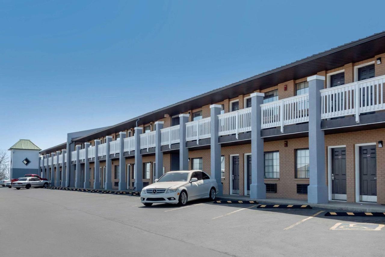 Econo Lodge Lexington Bagian luar foto