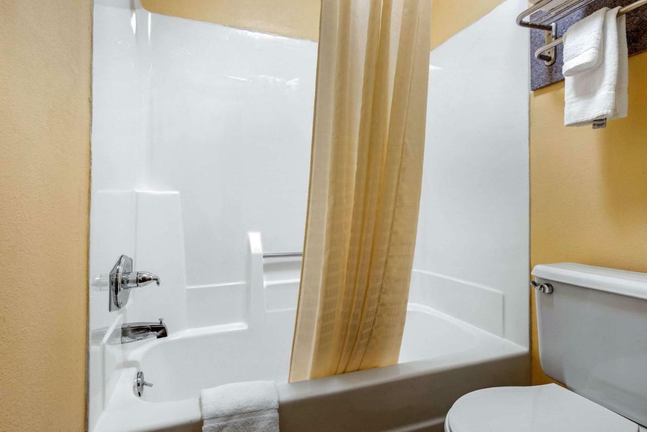 Econo Lodge Lexington Bagian luar foto