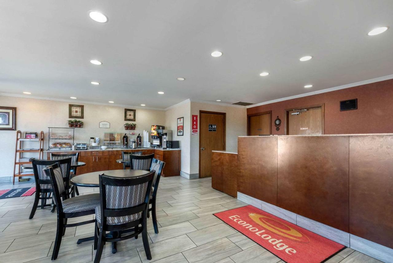 Econo Lodge Lexington Bagian luar foto
