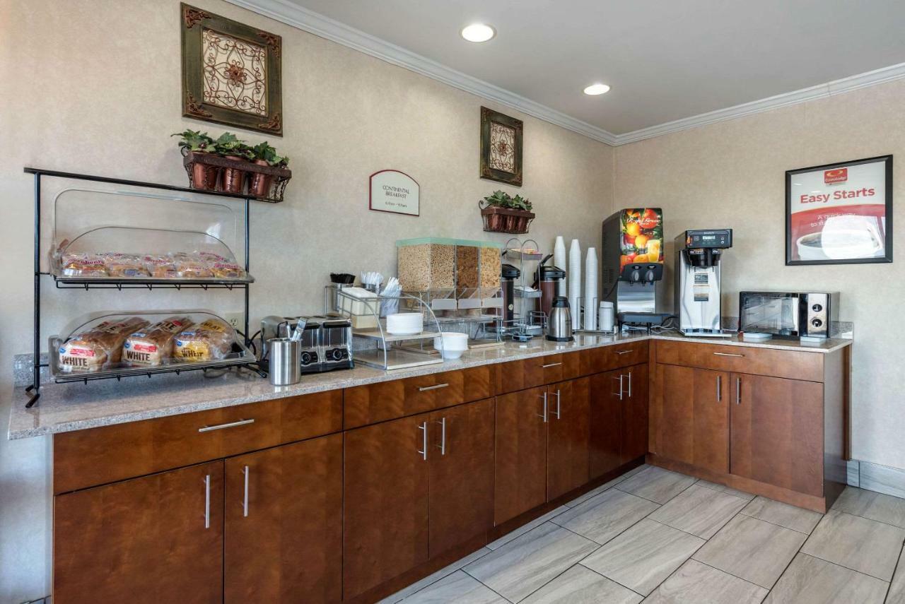 Econo Lodge Lexington Bagian luar foto